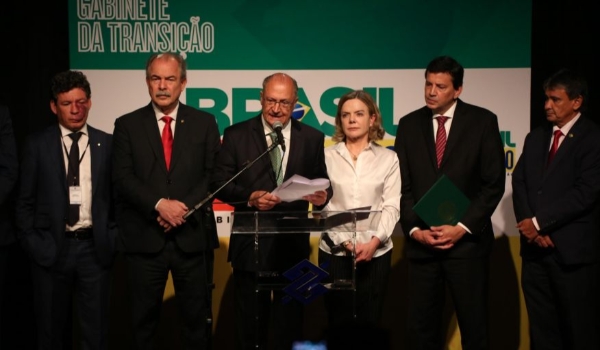 Equipe de transição entrega relatório final a Lula neste domingo (11)