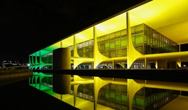 TSE diploma presidentes desde 1946; saiba o que é o rito que marca fim das eleições