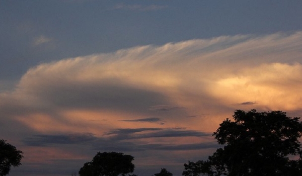 Ar abafado e chuva com chance de temporais estão na previsão desta terça-feira