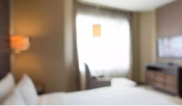 Homem passa 10 horas em motel, quebra quarto e foge sem pagar conta