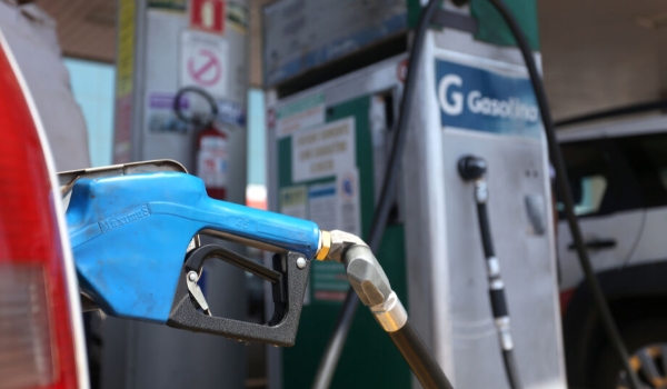 Redução dos combustíveis não chega ao bolso do consumidor