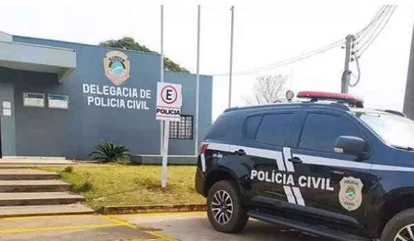 Após desentendimento, mulher é esfaqueada e suspeita é presa com faca entre os seios