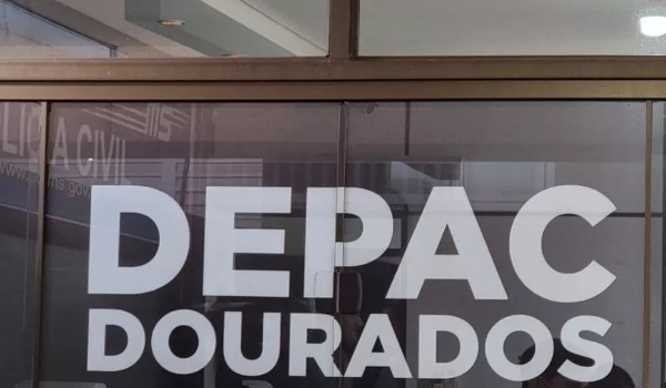 Homem é atacado por disparos de revólver em frente de casa em Dourados