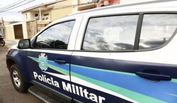 Com bebê no colo, mulher é agarrada e sofre tentativa de estupro por idoso de 67 anos