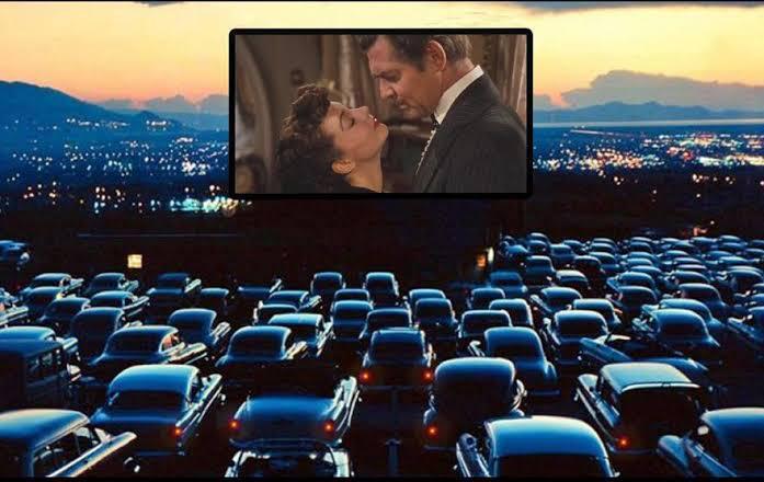 Cinema drive-in de Shopping a R$ 60 vira piada na internet