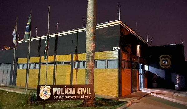 Rapaz é encontrado caído na rua com marcas de facada no tórax e pescoço