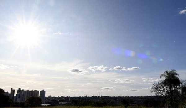 Terça-feira com ar abafado, sol e chuvas de verão em Mato Grosso do Sul