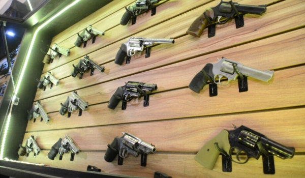 Equipe de Lula propõe tirar do Exército responsabilidade por CACs e passar para a PF