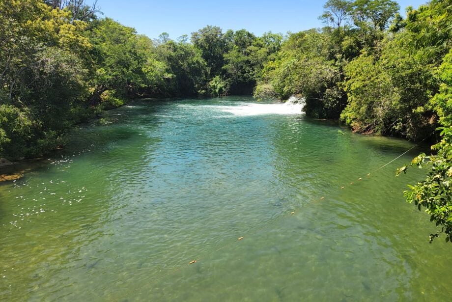 Águas do Rio Formoso amanhecem turvas durante alta temporada do turismo na cidade
