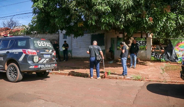 Homem é encontrado morto em casa invadida por usuários de drogas