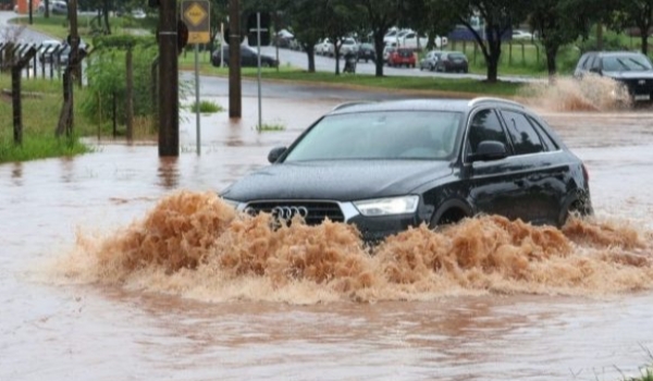 Defesa Civil alerta que população deve tomar cuidado com áreas alagadas