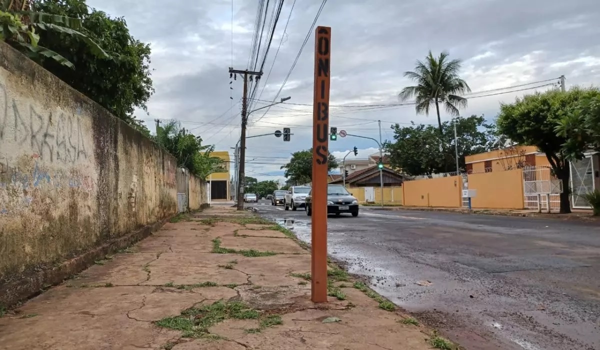 Pontos descobertos a goteiras no ônibus: os desafios do campo-grandense em dia de chuva
