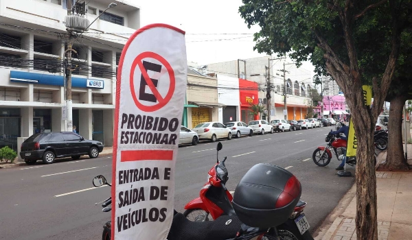 Há quase um ano sem parquímetro, vagas no centro são motivo de “caos”