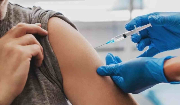 Está com a vacina em dia? Proteção contra a covid-19 está disponível nas 7 regiões da Capital