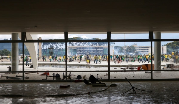Terrorismo em Brasília: o dia em que bolsonaristas criminosos depredaram Planalto, Congresso e STF