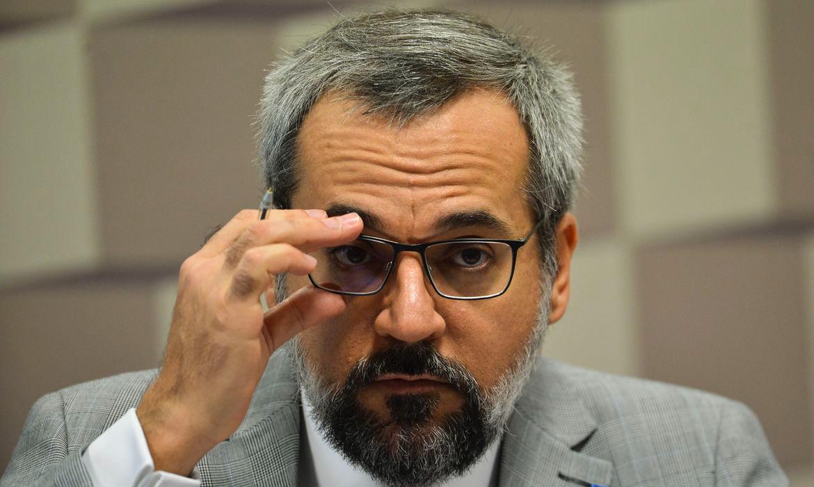 Temendo prisão, Weintraub diz que deve sair do Brasil ‘o quanto antes’