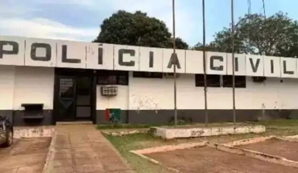 Polícia reconstitui morte de bebê de 2 meses jogado no chão pela mãe