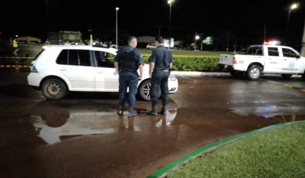 Motorista é abordado por pistoleiros e executado a tiros dentro de carro