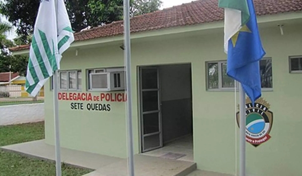 Menina de 4 anos é agredida com socos pelo pai no rosto ao tentar defender mãe de ser espancada