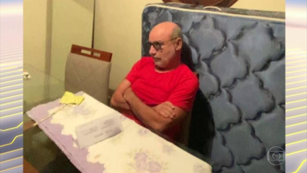 Justiça do RJ nega prisão domiciliar para Queiroz