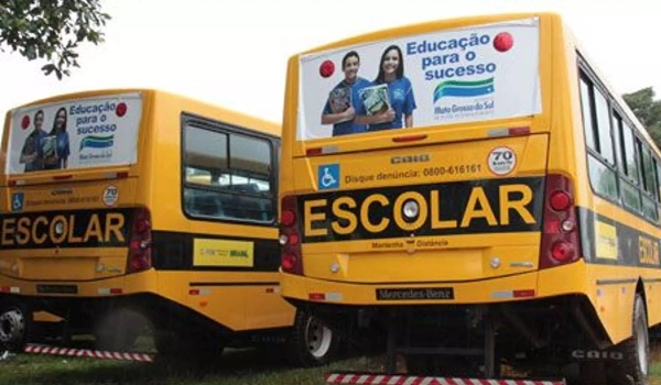 Justiça encerra ação 10 anos após MS usar 'chapéu alheio' para trocar adesivos de 300 ônibus