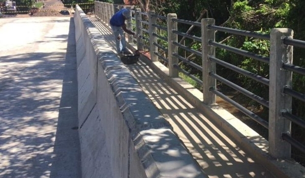 Obra de construção de ponte de concreto em Miranda chega na reta final