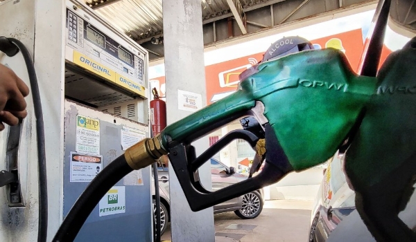Petrobras aumenta preço da gasolina para as distribuidoras