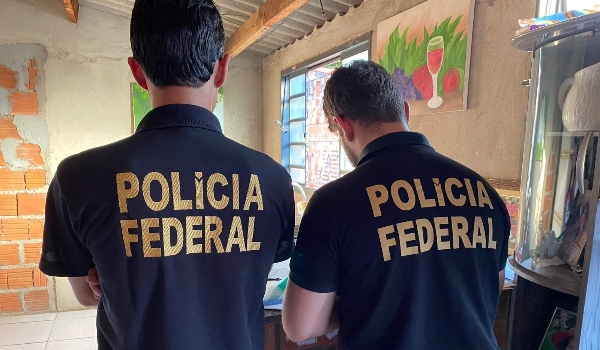 Alvos da PF, dois são presos com notas falsas ao comprar carro com dinheiro vivo