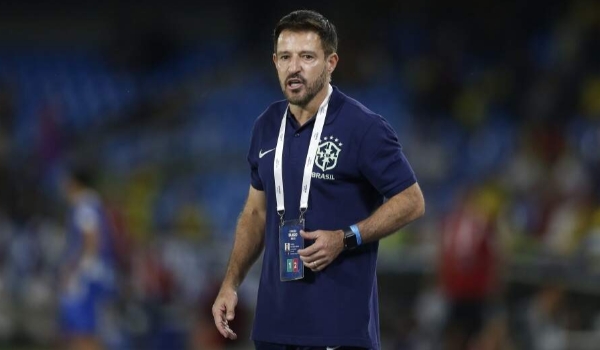 Brasil enfrenta Paraguai em busca de liderança de grupo no Sul-Americano