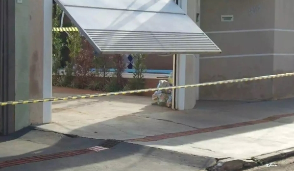 Assassino de servidora encontrada na piscina está no semiaberto 6 anos após crime