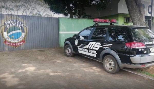 Homem é preso em flagrante após arremessar recém-nascido em cama e agredir esposa