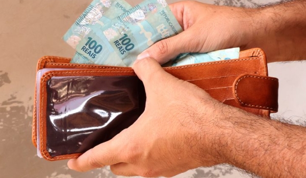 Salário dos servidores estaduais já está disponível para saque