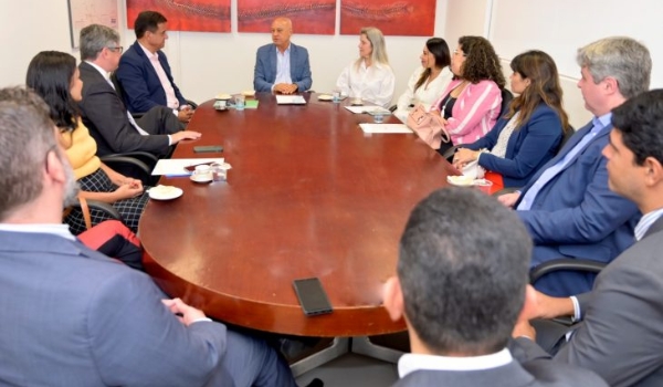 Agência de Regulação recebe a Aneel para discutir projetos de energia sustentável