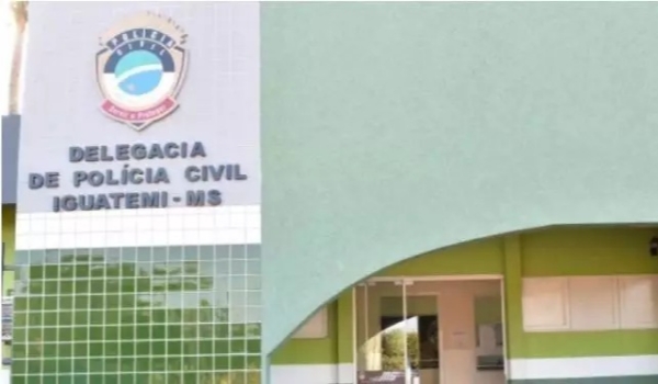 Homem é encontrado morto envolto em sangue em cama de alojamento