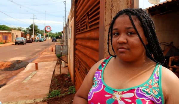 Moradores do Aero Rancho comemoram asfalto feito pelo Governo: “sem lama e nem barro”