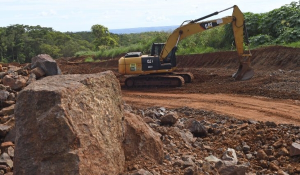 Acesso a Furnas do Dionísio, pavimentação que vai impulsionar turismo segue a todo vapor