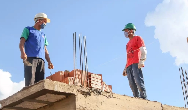 Canteiros de obras estão em busca de pelo menos 527 trabalhadores