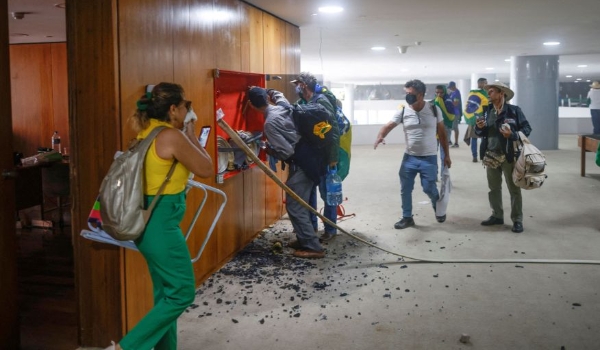 Planalto faz orçamento para restauro de obras de arte danificadas