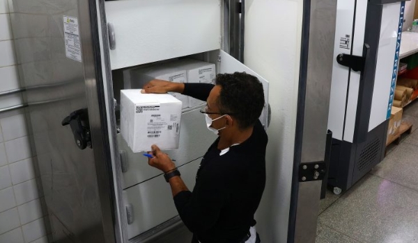 SES realiza nesta sexta-feira entrega de vacinas contra a covid-19 aos municípios