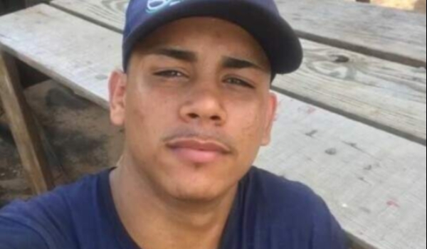 Mecânico de 22 anos morre após ter cabeça esmagada enquanto mexia em caminhão