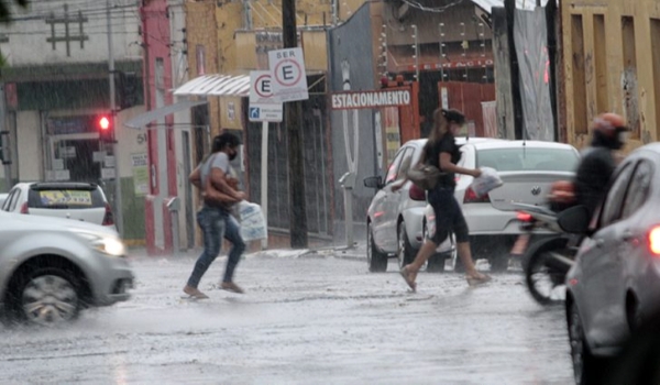Domingo tem previsão de chuva em todas as regiões do Estado