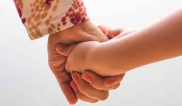 Mudanças no comportamento da criança podem indicar abuso sexual, alerta Polícia Civil