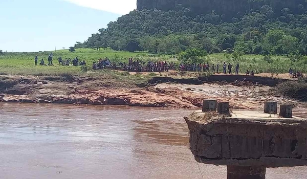 Rio transborda e deixa mais de 700 famílias indígenas desabrigadas na fronteira