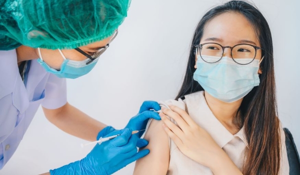 Queda da cobertura vacinal contra HPV representa risco de aumento de casos de câncer