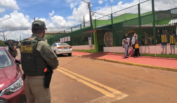Com a volta às aulas, Detran-MS reforça orientação sobre comportamento dos condutores em frente às escolas