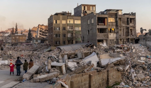 Turquia emite regras de reconstrução após terremoto deixar milhões desabrigados