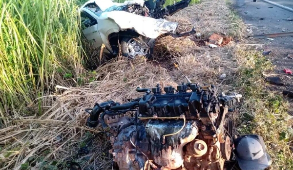 Colisão frontal entre camionete e carreta mata agrônomo de 22 anos