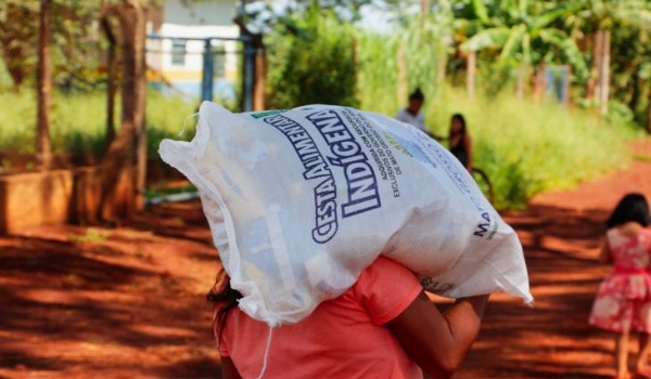 Governo estuda melhorias em cestas alimentares entregues aos indígenas de MS