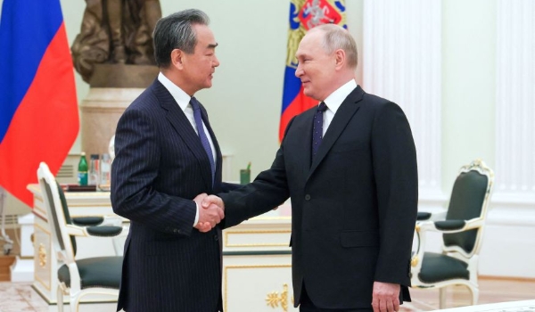 China considera enviar armamentos à Rússia para uso na guerra, dizem autoridades dos EUA