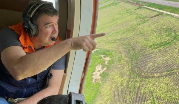 Governador vai a Bonito, sobrevoa região atingida por fortes chuvas e garante ações para reestabelecer a normalidade